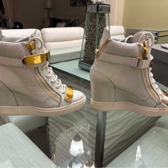 Authentic Giuseppe Zanotti Lorenz 75 TR Donna Gold and Cream High-Top Sneakers - Picture 8 of 17